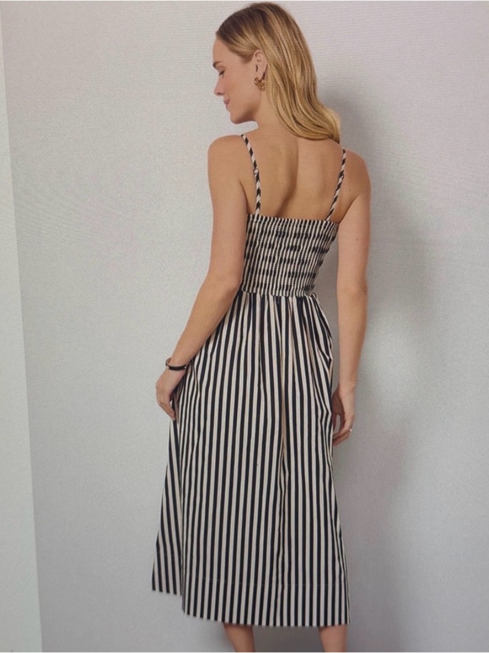Evereve Striped Midi Dress Smocked Adjustable Straps Pockets Size Large - Picture 4 of 11